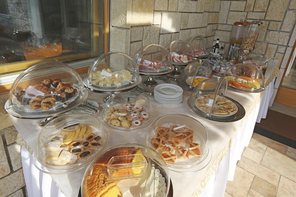 Torre Degli Ulivi Acomodação com café da manhã Tignale Exterior foto