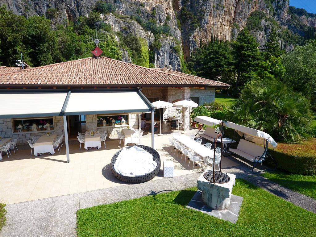 Torre Degli Ulivi Acomodação com café da manhã Tignale Exterior foto